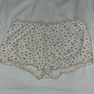 Brandy Melville Waffle floral Shorts